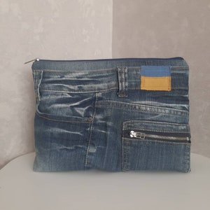 Bolsa de cosméticos grande feita à mão em jeans para viagem, bolsa jeans azul com bandeira ucraniana, organizador grande casual de jeans surrados