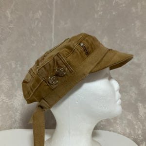 デニムミリタリーキャップ 57-61cm/22.4-24インチ、アップサイクルコットンカデットハット、ボヘミアンヴィンテージキャップ、ハンドメイドフェスティバルハット、ユニセックスストリートウェアパトロールキャップ