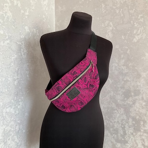 Handgemachte Jeans-Gürteltasche, Fuchsia lässige Hüfttasche, Jeans Shabby Gürteltasche, Jeans-Brusttasche
