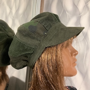 Gorra de vendedor de periódicos hecha a mano de 23,2", gorra de algodón verde bohemio de estilo urbano, gorra de ocho paneles Falls de 59 cm