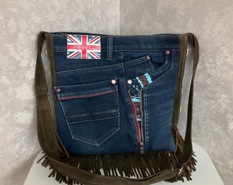 Borsa tote in denim realizzata a mano con frange in pelle, borsa a tracolla in jeans riciclati, tracolla in pelle regolabile, borsa a spalla casual in stile boho