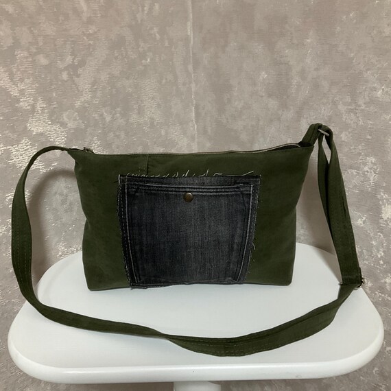 Small camo purse hotsell
