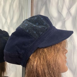 Gorra de retazos de pana hecha a mano estilo newsboy de 23,2", sombrero boho azul de terciopelo para rastas al estilo de la moda urbana, sombrero rasta extragrande de 59 cm