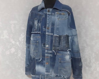 Patchwork denim borojack maat L, gerecycled jeansjack, uniseks distressed denimjas, handgemaakt blauw patchworkjack, boho-streetwear