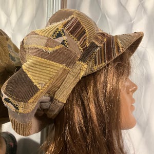 Gorra de vendedor de periódicos de mezclilla con parches hecha a mano de 22,8", sombrero vaquero bohemio de gran tamaño con estilo urbano, sombrero Boro con parches locos de 58 cm
