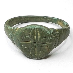 Ancient Medieval Ring with stylized Star of Bethlehem. Medieval jewelry. Ancient ring. Medieval artifact. 20,4 mm (US 10 3/4)