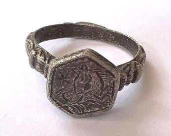 Oude middeleeuwse zilveren ring met zoömorfe dieren / 12-13 eeuw na Christus / 19 mm (US 9)