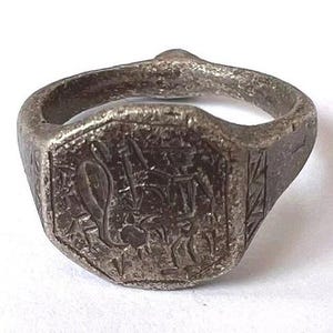 Ancient Medieval Silver Ring &quot;Battle with the Dragon&quot; / Authentic Ancient Medieval Artifact / 17,4 mm (US 7)