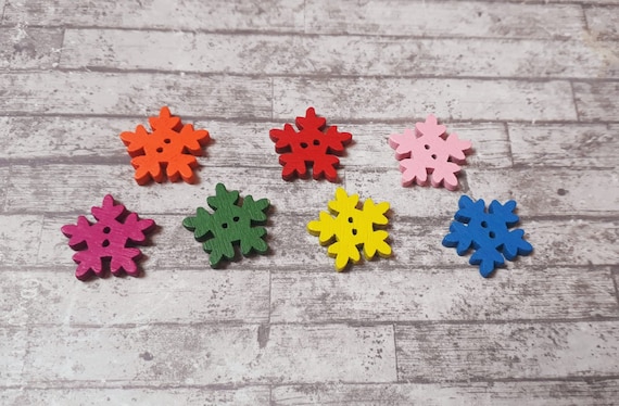 Wooden Xmas Sewing Supply 18mm Festive 8 Christmas Tree Buttons Seasonal