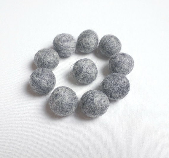 Twenty 2 cm Wool Felt Balls in 10 Colours Twenty 2 cm Wool Felt Balls in 10 Colours