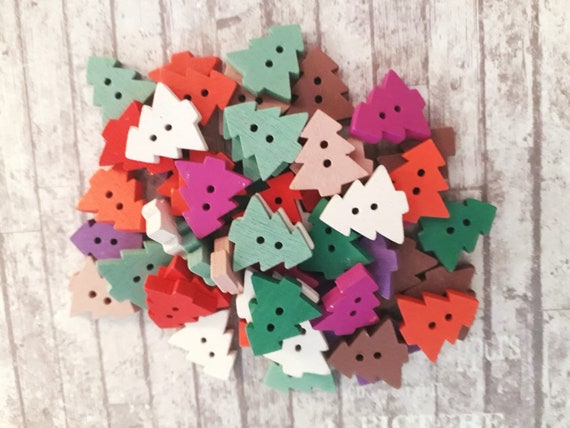 Wooden Xmas Sewing Supply 18mm Festive 8 Christmas Tree Buttons Seasonal