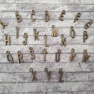 Aylifu 104-teiliges A-Z Alphabet Anhänger-Set – Perfekt Für DIY Schmuck, Armbänder & Mehr