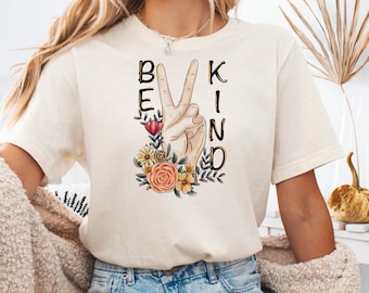 Camiseta con gráfico "Be Kind", símbolo floral de la paz, estilo bohemio para profesor.