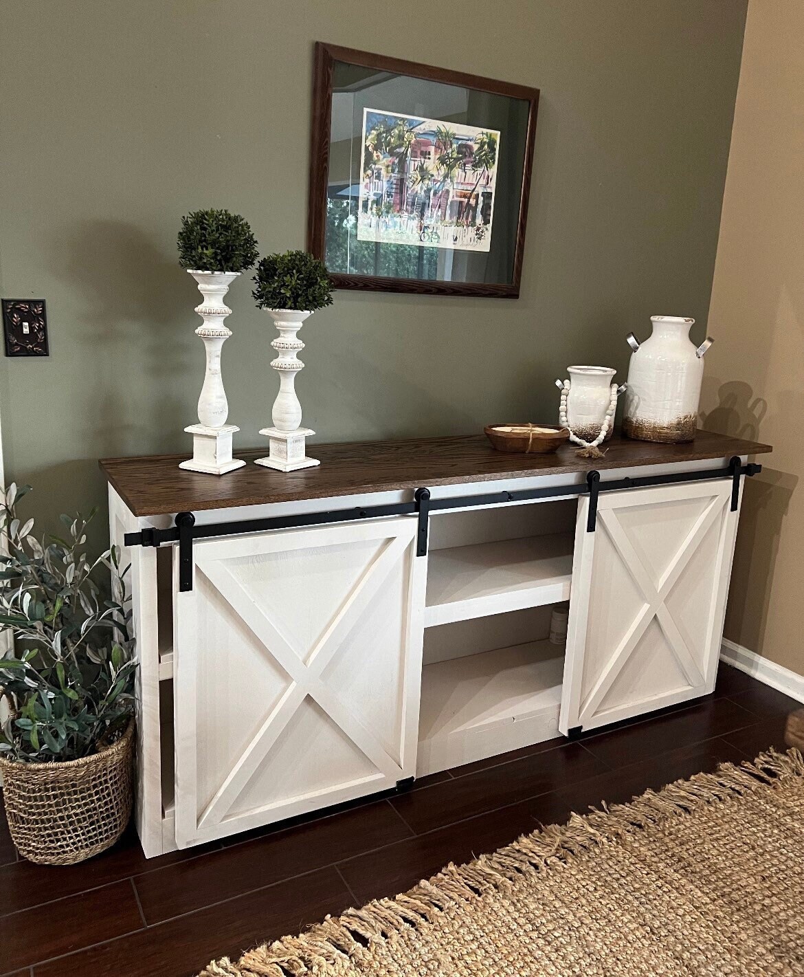 Farmhouse entry table with barn doors discount