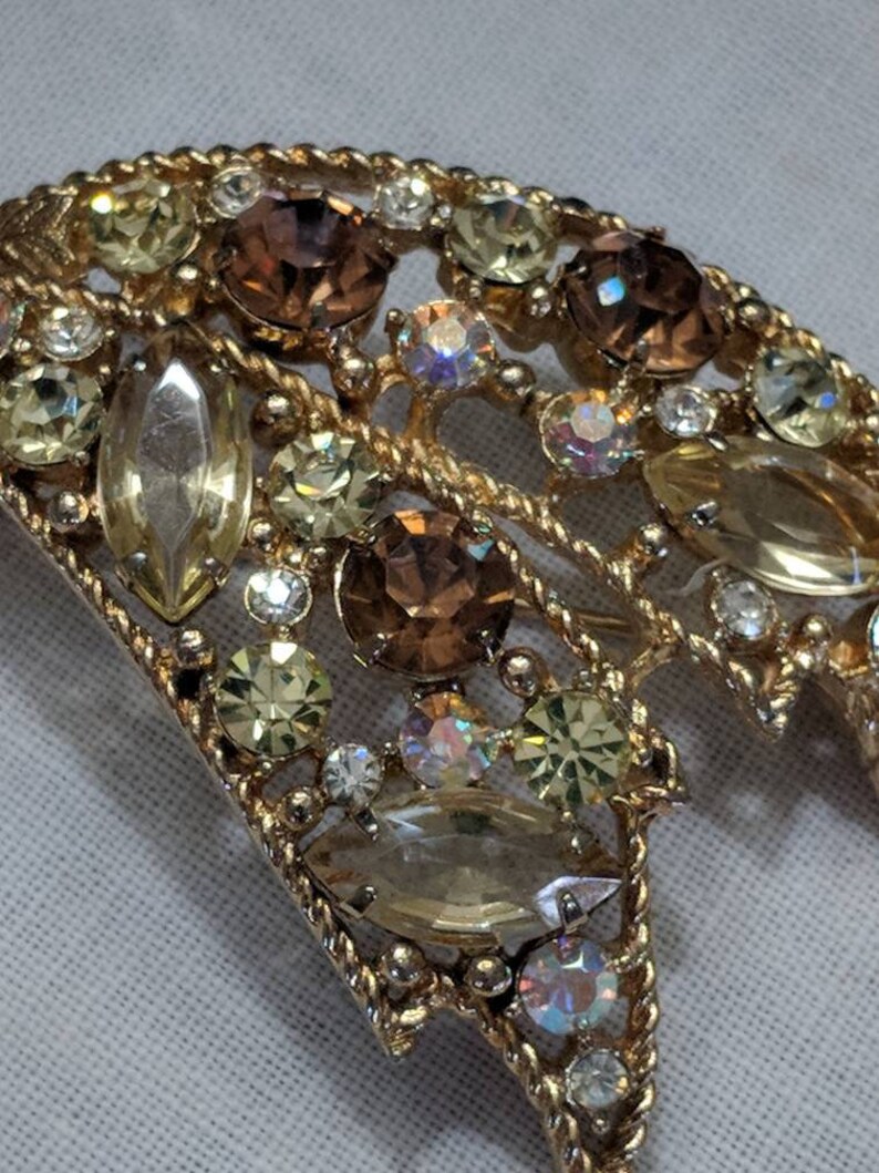 Vintage Emmons Brooch Stunning Beautiful signed Gold Tone and aurora borealis gold stones