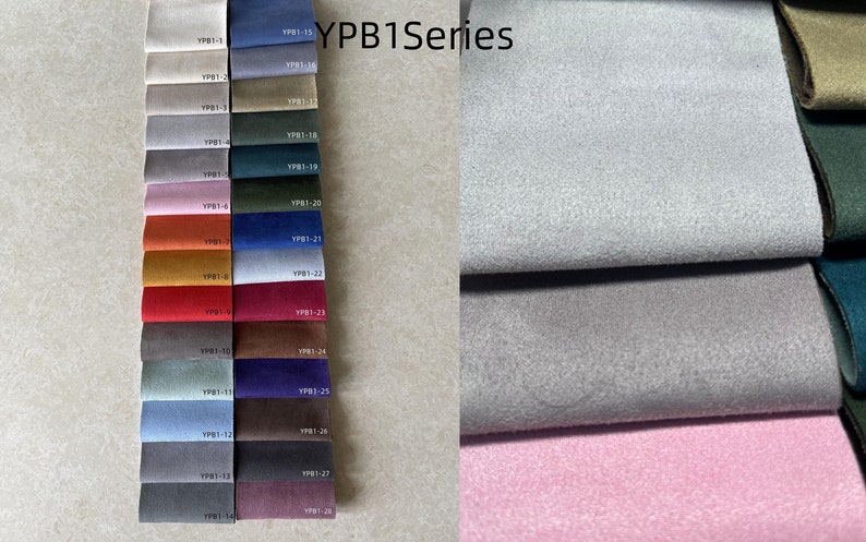 Peut inclure: Un nuancier de tissus pr&eacute;sentant une vari&eacute;t&eacute; de couleurs, notamment beige, gris, rose, orange, rouge et bleu. Le texte "YPB1Series" est visible. Les &eacute;chantillons sont dispos&eacute;s en rang&eacute;es verticales, avec des codes pour chaque couleur.