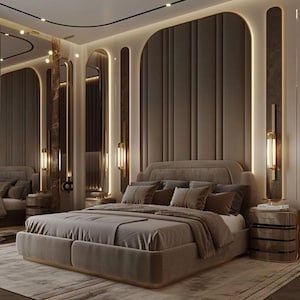 Peut inclure: Chambre luxueuse avec un grand lit doté d'une tête de lit et d'une literie rembourrées grises. La pièce présente une palette de couleurs neutres avec des tons bruns et beiges, rehaussée de garnitures dorées et d'un éclairage d'ambiance. La pièce comprend des miroirs et des tables de chevet.