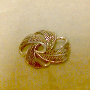 Vintage Costume Jewelry Gold Tone Ribbon Brooch