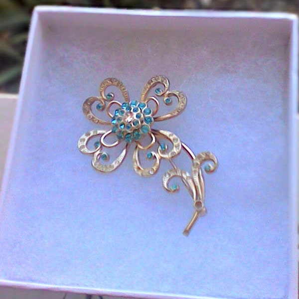 Vintage Costume Gold Tone Blue and White Rhinestone Flower Brooch