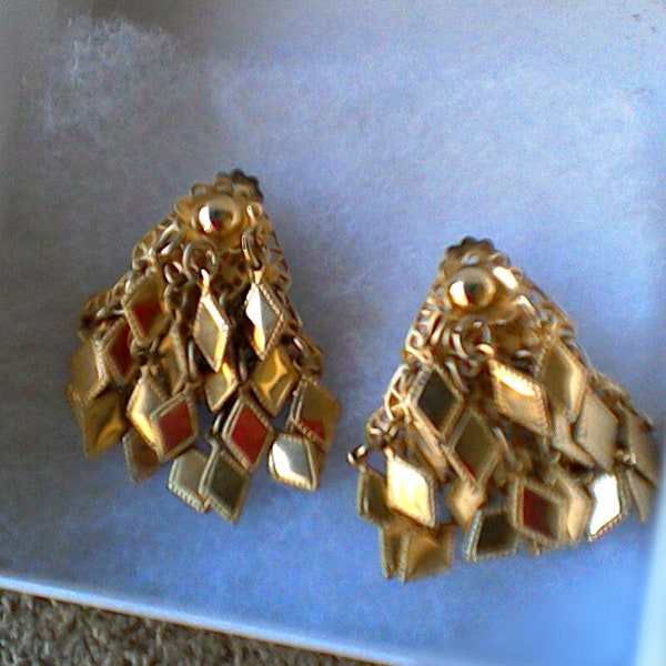 Vintage Gold tone Inverted Fan with Dangling Diamond Shaped Charms Clasp Earrings