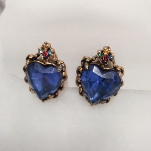 Vintage Heart Shaped Blue Rhinestone topped by flower with colored rhinestone screw back earrings