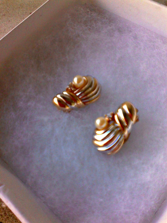 Vintage Gold and Silver tone earrings with pearl … - image 3