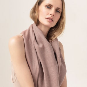 Cashmere and silk scarf color Sparkling rosé image 3