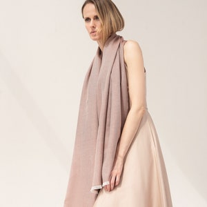 Cashmere and silk scarf color Sparkling rosé image 4