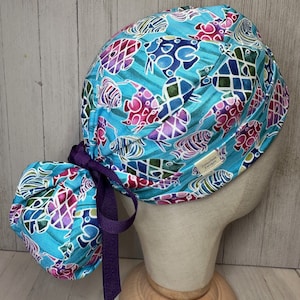 Tropical Fish Ponytail Scrub Cap: Women&#39;s Colorful Sea Life Surgical OR Hat, Seashore Vacation Doctor Nurse Medical CRNA PA Pedi Vet Tech