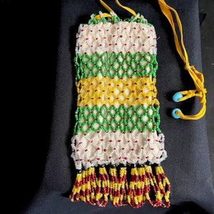 Antique Glass Beaded Women&#39;s Drawstring Purse (ca 1920)