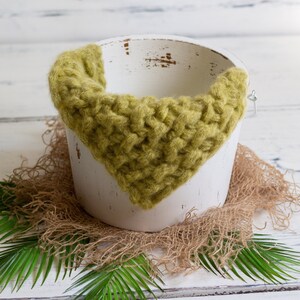 Chunky and delicate blanket for newborn photography in lime green