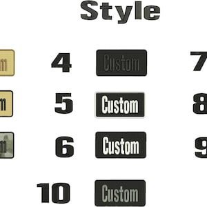 以下が含まれることがあります： 「Custom」という文字が印刷された長方形のパッチが10種類あります。パッチは、黒、白、グレー、黄、迷彩など、さまざまな色があります。