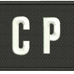 Peut inclure: Écusson noir avec les lettres blanches "GCPD".