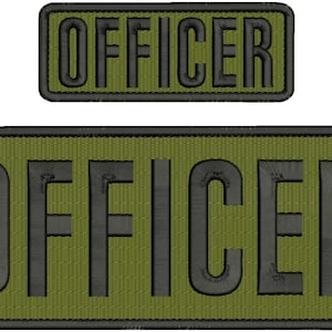 Peut inclure: Deux patchs brodés vert et noir avec le mot "OFFICER" en lettres noires.