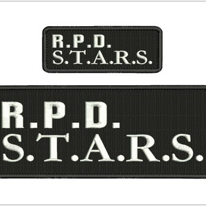 Puede incluir: Parche bordado en blanco y negro con el texto "R.P.D. S.T.A.R.S."