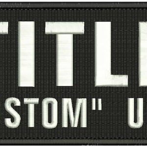 Puede incluir: Parche bordado negro con texto blanco que dice "TITLE" "CUSTOM" UNIT.