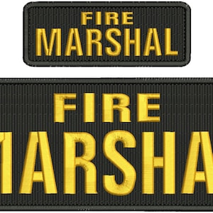 以下が含まれることがあります： 「FIRE MARSHAL」と黄色い文字で書かれた、黒い刺繍のワッペンが2つ。上のワッペンは下のワッペンより小さいです。