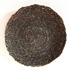 Grande piatto da parete in cartapesta con texture in bronzo. Decorazione d'interni in carta riciclata. Decorazione da parete fatta a mano in cartapesta per la casa Regalo di inaugurazione della casa