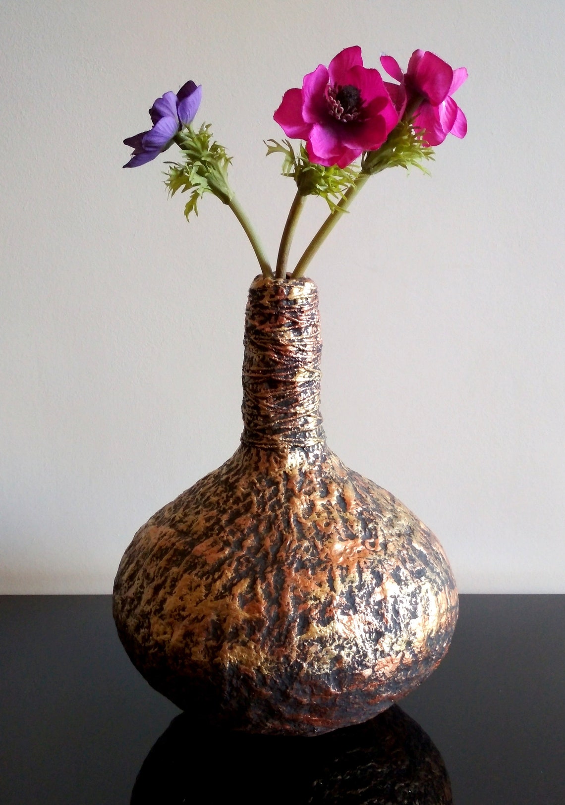Cute Art Decor Centerpieces Golden Handpainted Paper Mache Vase