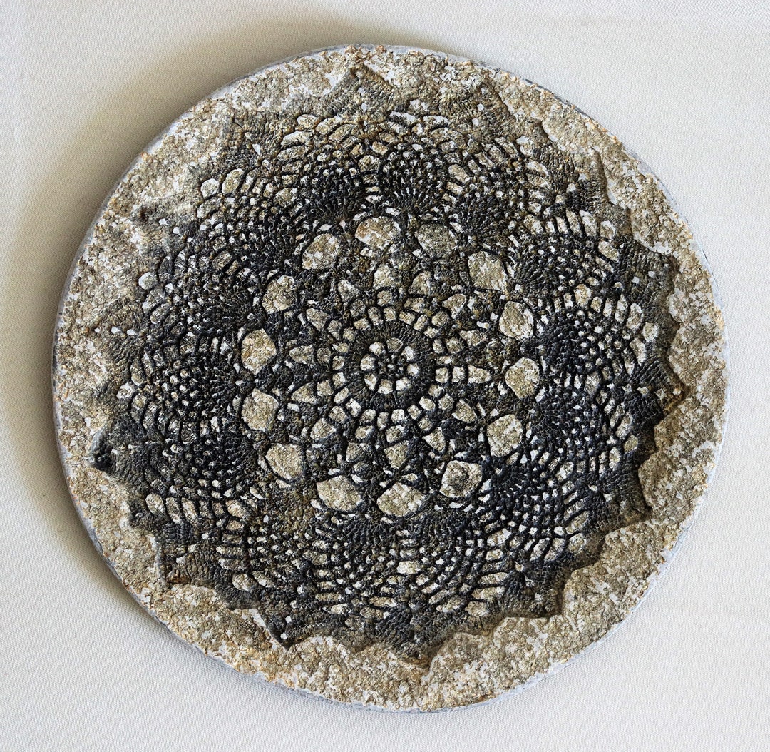 Paper Mache Plate With a Crochet Blanket Relief, Ethnic Recycled Paper Plate. Papier Pulp Tray