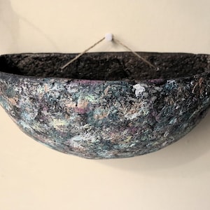 Pochette murale sculpturale faite main, texture semblable à de la pierre, bol en papier mâché Wabi Sabi