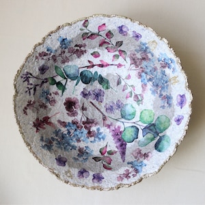 Ciotola in cartapesta con decoupage floreale. Recipiente decorativo in cartapesta riciclata. Piatto unico raccogli-tutto.