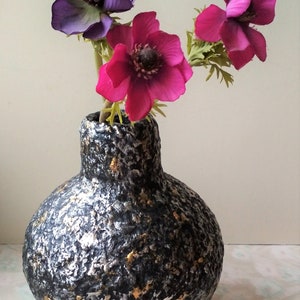 Vaso fatto a mano in cartapesta per piante secche o artificiali. Carta riciclata. Decorazioni per la casa. Centrotavola. Regalo di Natale. Decorazioni artistiche uniche.