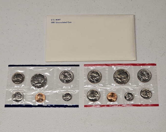 1981 Uncirculated United States Mint Set In Original Government Packaging Philadelphia and Denver Mint Coins