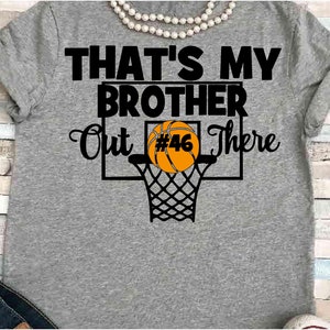 Basketball SVG DXF JPEG Silhouette Cameo Cricut Schwester svg Basketball Aufbügeln Das ist mein Bruder da draußen Play offs Familie svg bro svg sis