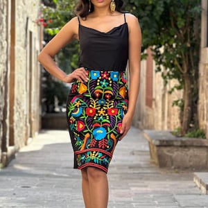 Mexican Floral Embroidered Midi Skirt. Size S- 2X. Artisanal Mexican Skirt. Latina Fashion Skirt. Mexican Floral Skirt. Mexican Fiesta Skirt