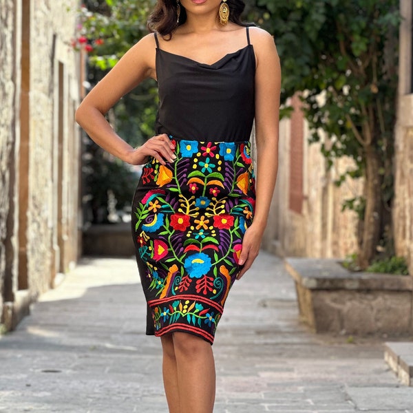 Mexican Floral Embroidered Midi Skirt. Size S- 2X. Artisanal Mexican Skirt. Latina Fashion Skirt. Mexican Floral Skirt. Mexican Fiesta Skirt