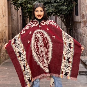 Gabán de la Virgen. Gabán Floral. Gabán Tradicional Mexicano. Poncho Elegante Floral. Poncho de Invierno. Gabán Guadalupana.