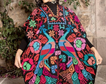 Poncho Mexicano Artesanal Cuerpo Completo. Poncho Tipico Bordado a Mano. Gaban Artesanal Mexicano. Poncho con Franjas. Jorongo Pavo Real.