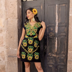 Mexicaanse kimonojurk. Geborduurde jurk met zonnebloem. Traditionele Mexicaanse jurk. Zonnebloemjurk. Handgemaakte Mexicaanse jurk. Mexicaans feest.